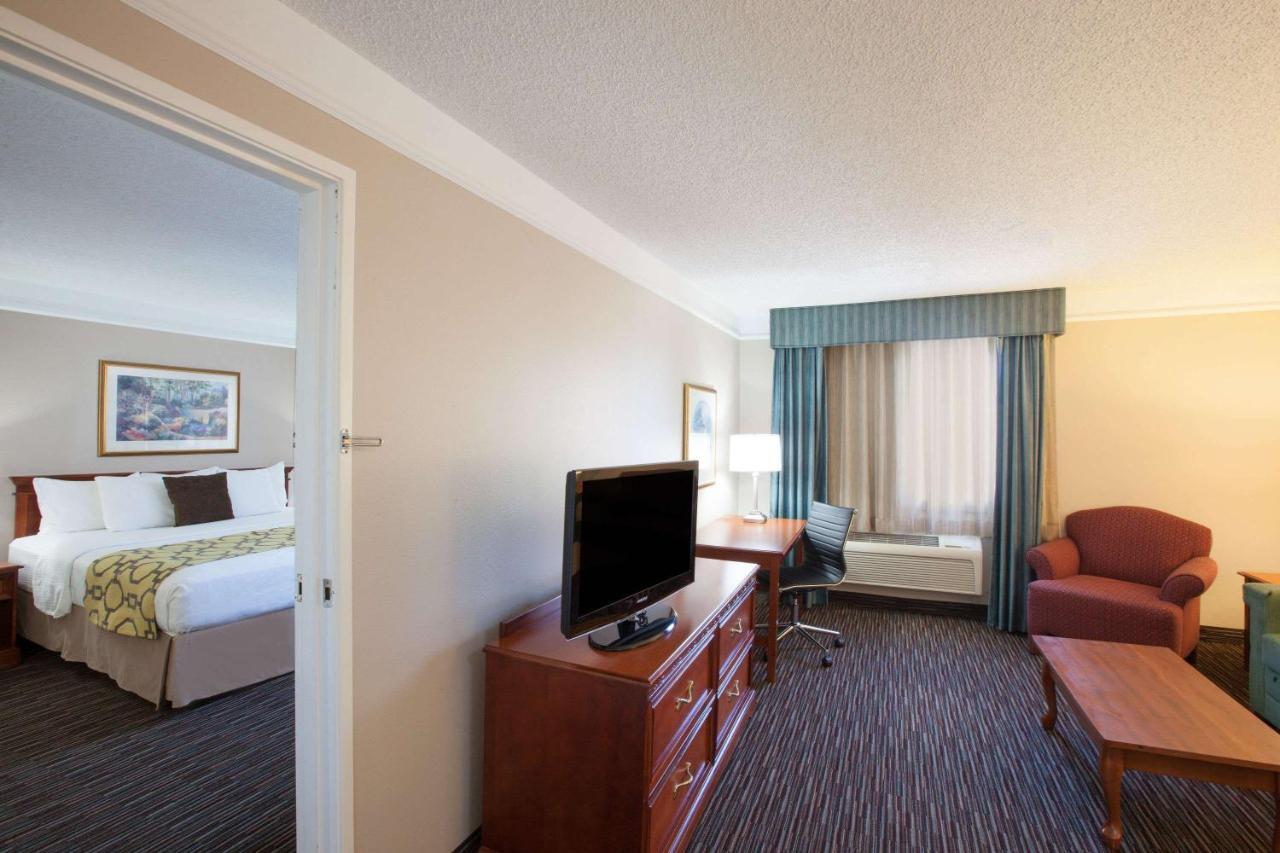 Baymont By Wyndham Texarkana Esterno foto