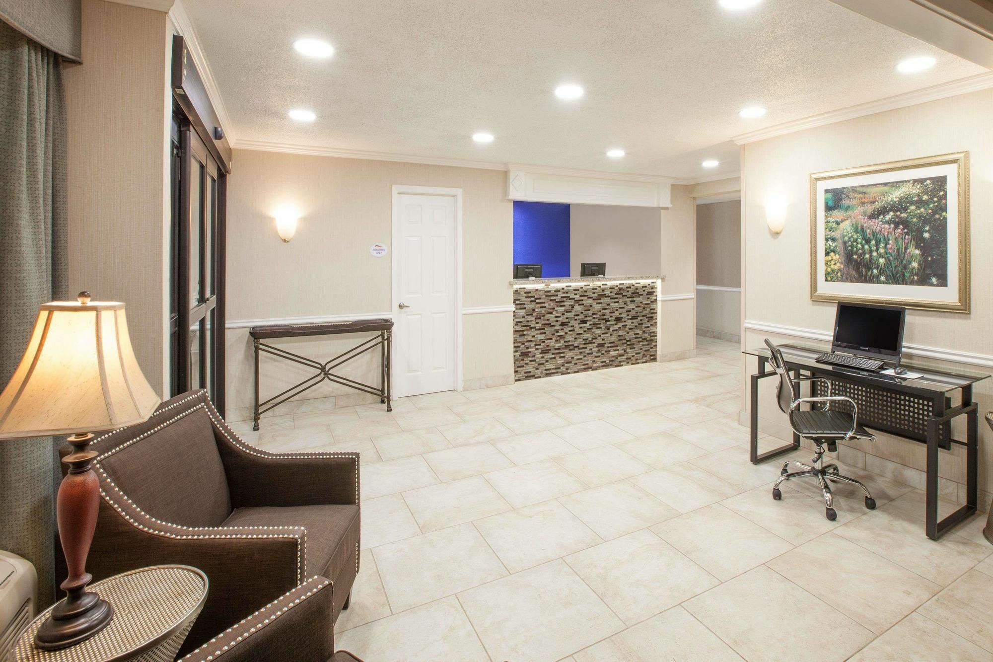 Baymont By Wyndham Texarkana Esterno foto